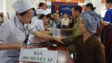 CheTrung_kham benh tay ninh_03
